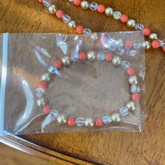 Joan River’s bead necklace and bracelet set in coral, gold and clear. Sz 22” - Picture 4 of 9